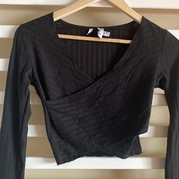 NWOT Princess Polly ABIGAL Long Sleeve Black Ribbed Crop Top - Picture 6 of 12